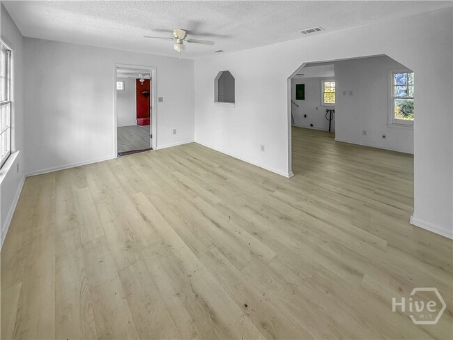 Building Photo - 1518 Heron St