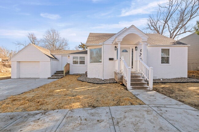 Photo - 5005 N Elmwood Ave