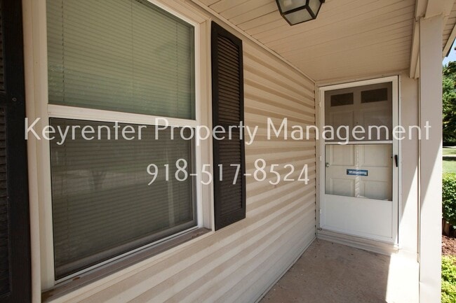 Photo - Stunning 2 Bed 1 Bath Home on Quiet Street: NO PETS!