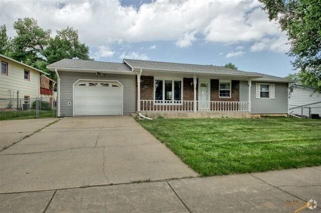 Building Photo - 3 BEDROOM + BONUS ROOOM | 2 BATH | HOUSE |...