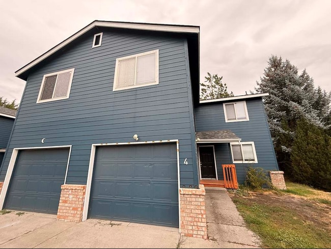 Building Photo - 2950 NE Nikki Ct