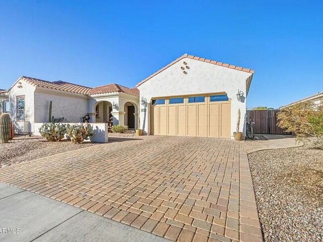 Building Photo - 3930 E Iris Dr