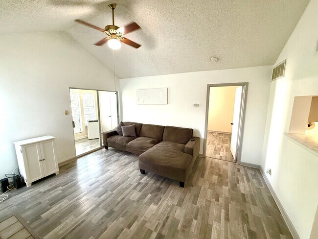 Photo - AVAILABLE NOW! 3rd Floor 1 Bedroom / 1 Bat...