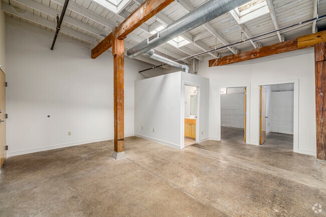 2 habitaciones, 2 baños - 900 pies cuadrados - Sala de estar - Eagle Mill Lofts