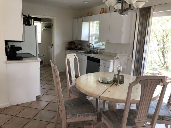 Photo - ** NAPLES PARK ** 2 BED / 1 BATH + GARAGE ...