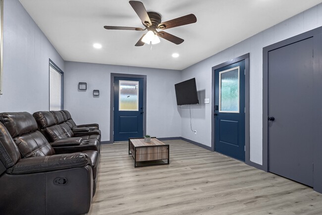 Photo - 11103 Greenwillow Dr