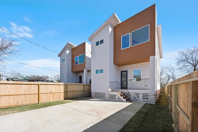 Photo - 2208 Des Chaumes St