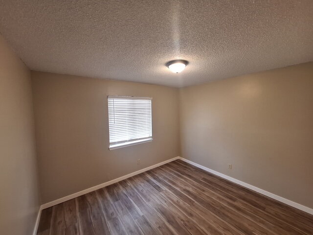 "Charming 2-Bed Apartment with Full Bath in Wichita's Heart!"

Hurry! Limited-Time Special: NO AP...