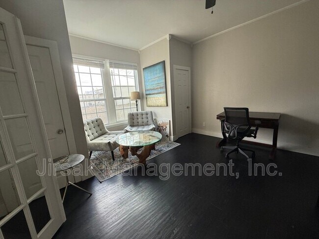 Photo - 300 16th St SE