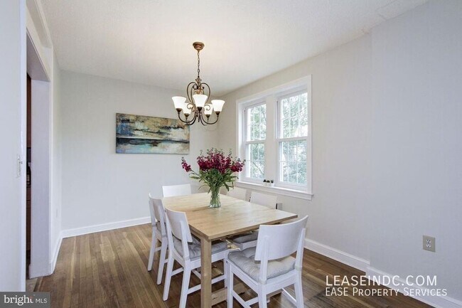 Photo - 3051 Idaho Ave NW Unit #325