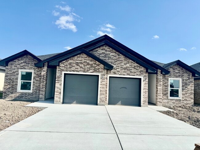 Building Photo - 1006 Escondido Ln E Unit A