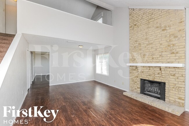 2113 Deerfield Dr