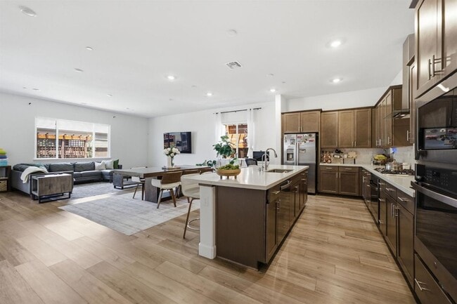2013 Santos St