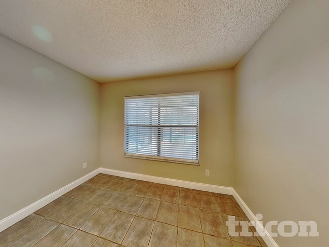 Photo - 1259 Waterbury Loop