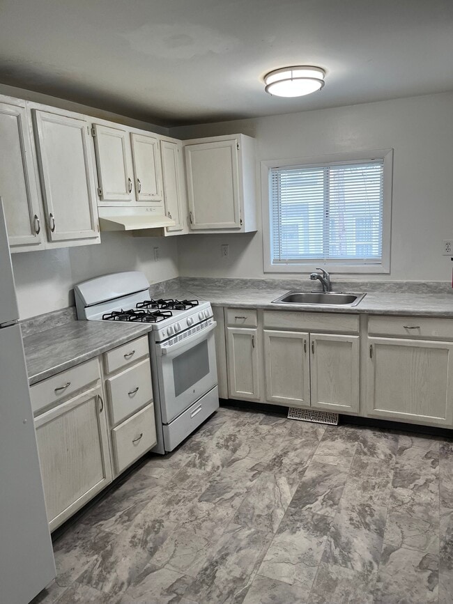 Photo - 1125 Pleasant St