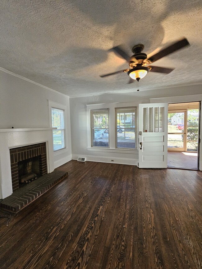 Photo - 920 N Church St