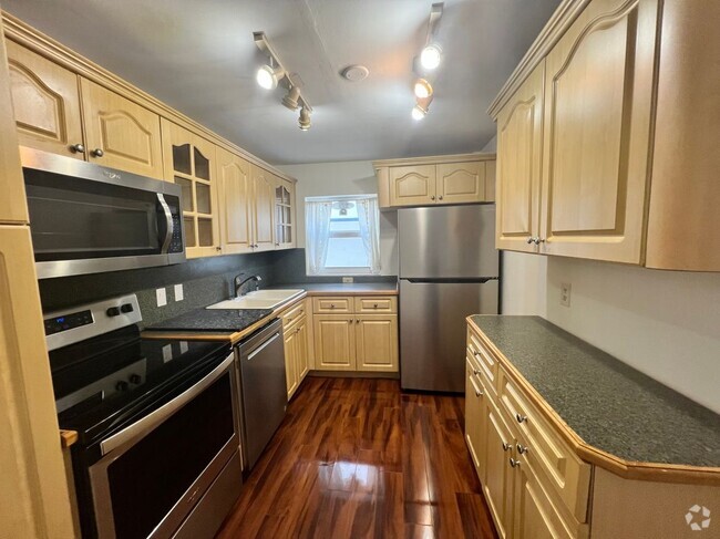 Building Photo - 245 18th St Rental