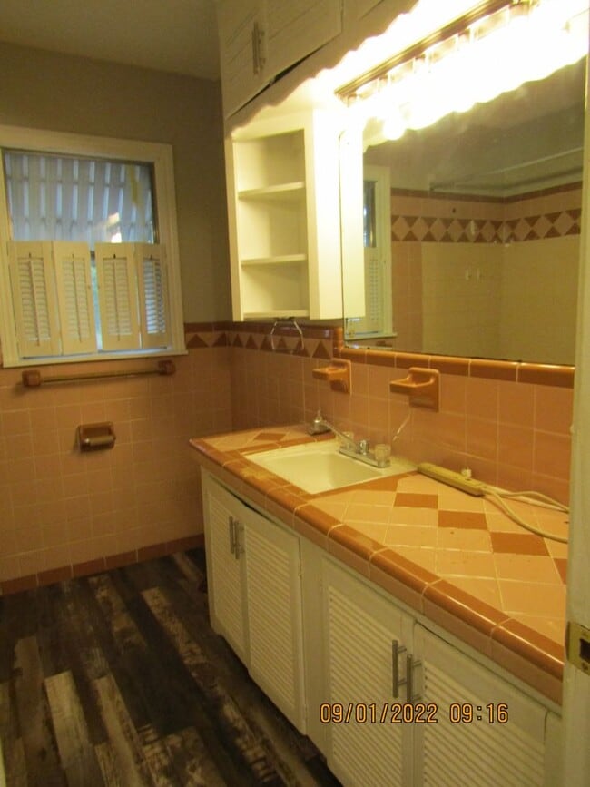 Photo - Very nice spacious home located in the Tom...