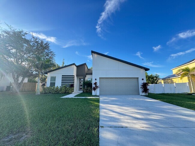 Photo - BEAUTIFUL 4 Bedroom, 2 Bathroom BRAND NEW ...