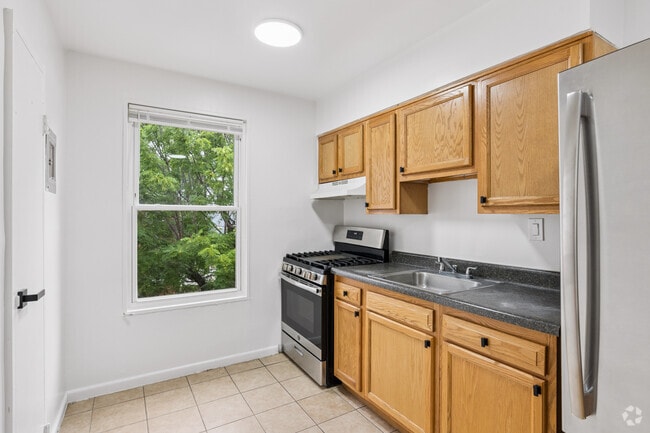 1BR, 1BA - 550SF - Kitchen