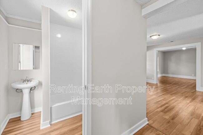 Photo - 2313 20th St N