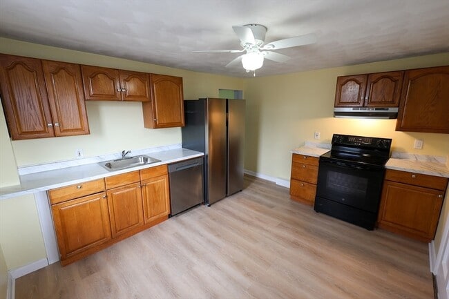 Building Photo - 60 Essex St Unit 2