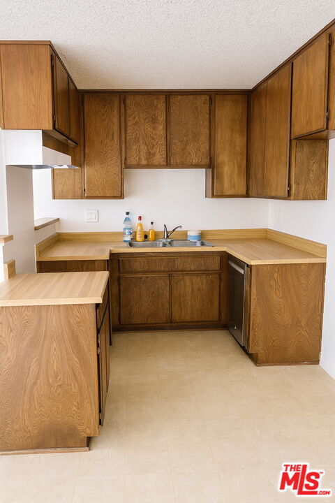 Photo - 1114 W 155th St Unit B