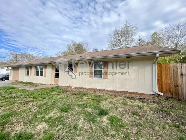 Building Photo - 801 Ely Rd