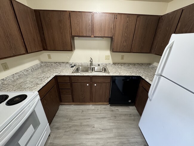 Building Photo - 2355 Chalet Gardens Rd Unit 2