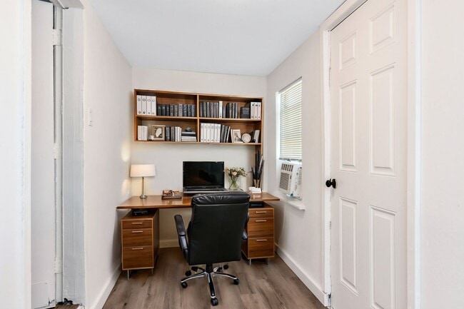 Photo - 107 E 11th St Unit 206 S Elm St, Kemp, TX 75143