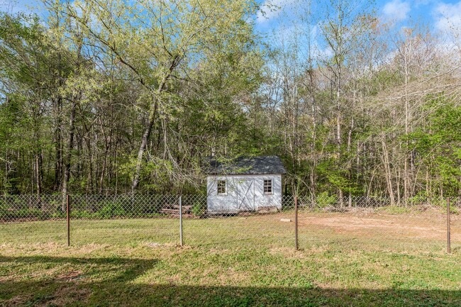 Photo - Quaint and comfortable- welcome to your new home