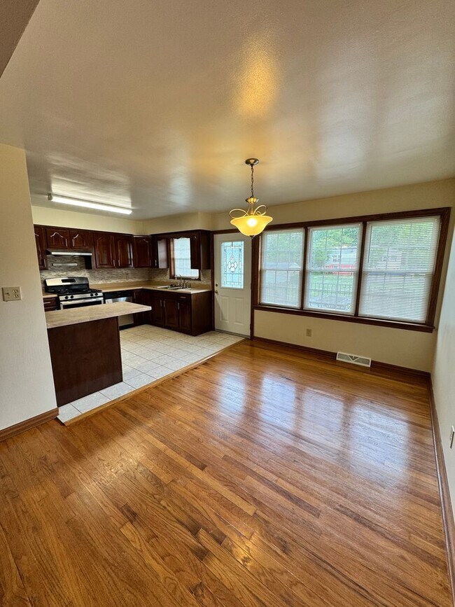 Photo - 5001 Sampson Dr