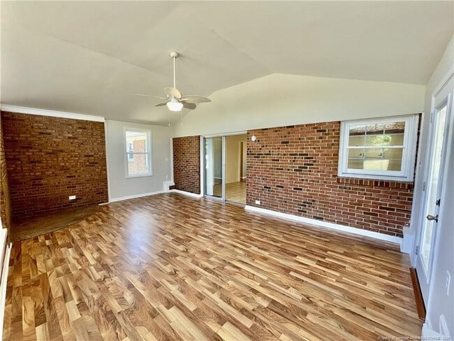 Photo - 621 Welsh Pl