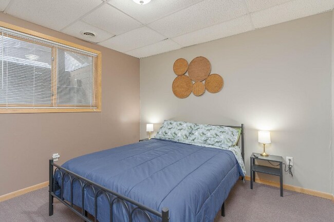 Photo - 8051 Hemlock Ln