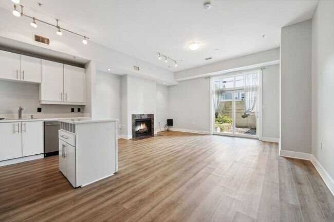 Building Photo - Available for a 9/1 Lease Start! 1 Bedroom... Unit 1 Rental
