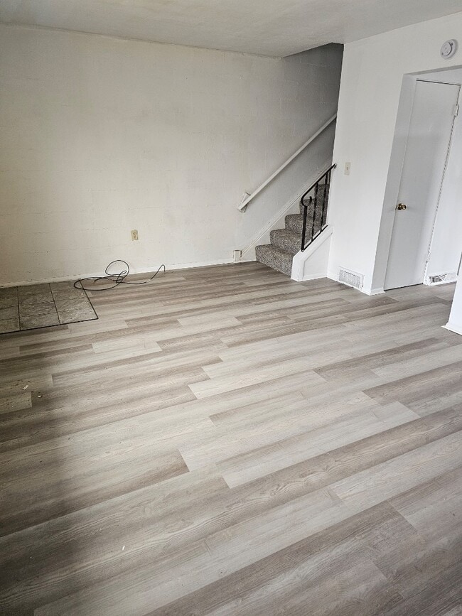 Photo - 2297 Eastlawn Ave