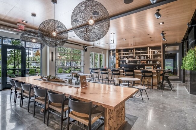 Salón del club comunitario - The Point at Green District