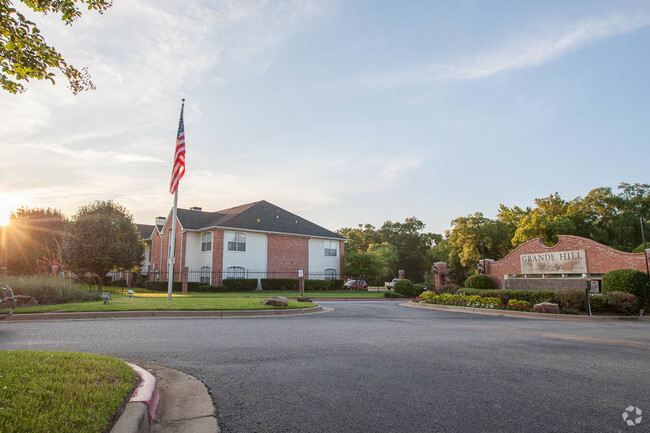 Building Photo - Grande Hill Estates Rental