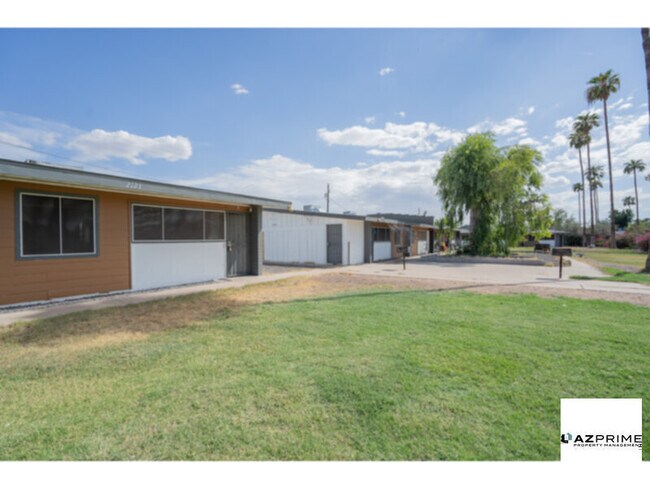 Building Photo - Introducing this Delightful Phoenix 2/1 Ap... Rental