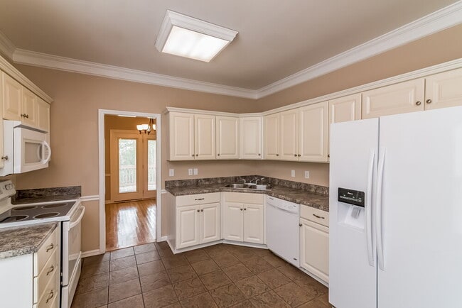 Photo - 2137 Aberdeen Cir