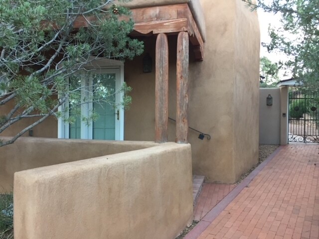 Entry - 663 Garcia St