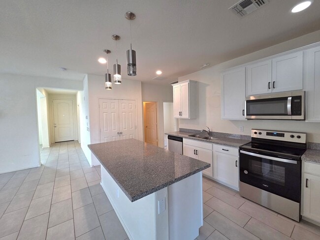 Building Photo - Move in Specials! Two weeks free rent! Beautiful 3-bed, 2-bath in North Cooper Canyon!
