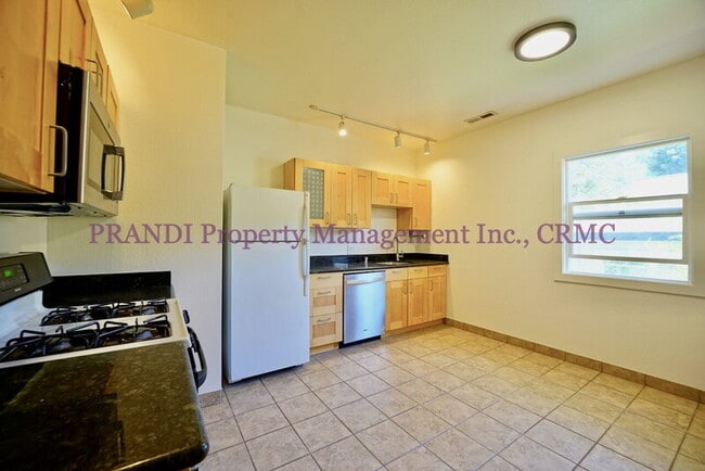 Photo - 139 Park St Unit C
