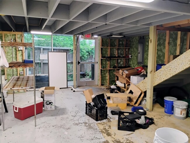 Building Photo - 9788 Clarewood Dr Unit 106