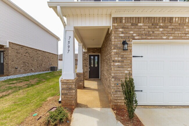 "Charming Newly built 3-Bed Townhouse Retreat with Granite Elegance in Prime Huntsville Location!"