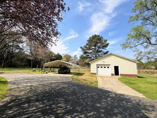 Cochera y taller de 900 pies cuadrados - 1195 Tirzah Rd