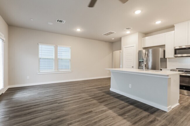 Photo - 18310 W Centro Cir