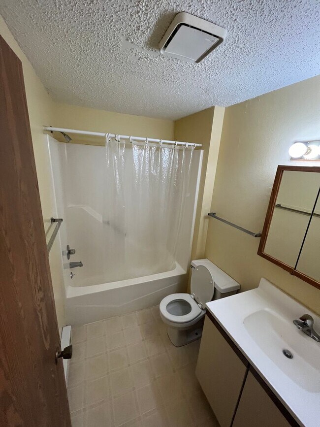 Photo - 2 Bedroom condo on the west side of Iowa City Unidad 24