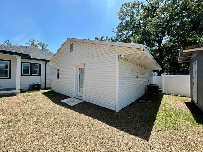 Stylishly Renovated 2-Bedroom Home in Prim... - Stylishly Renovated 2-Bedroom Home in Prim...