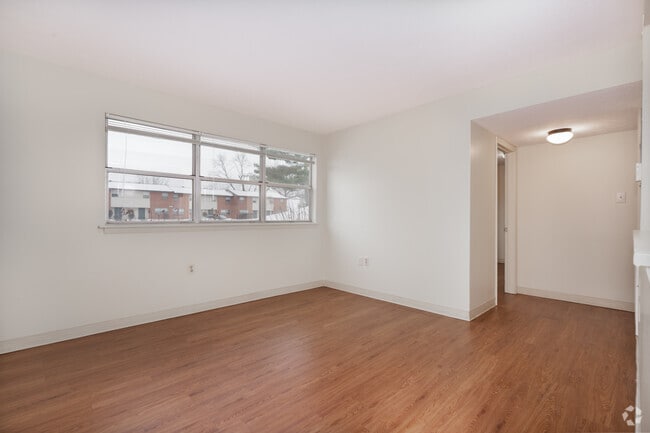 2BR, 1BA - 768SF - Living Room